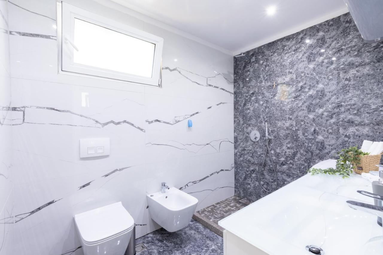 Exclusive 2 Bedrooms Apartment Tirana Esterno foto