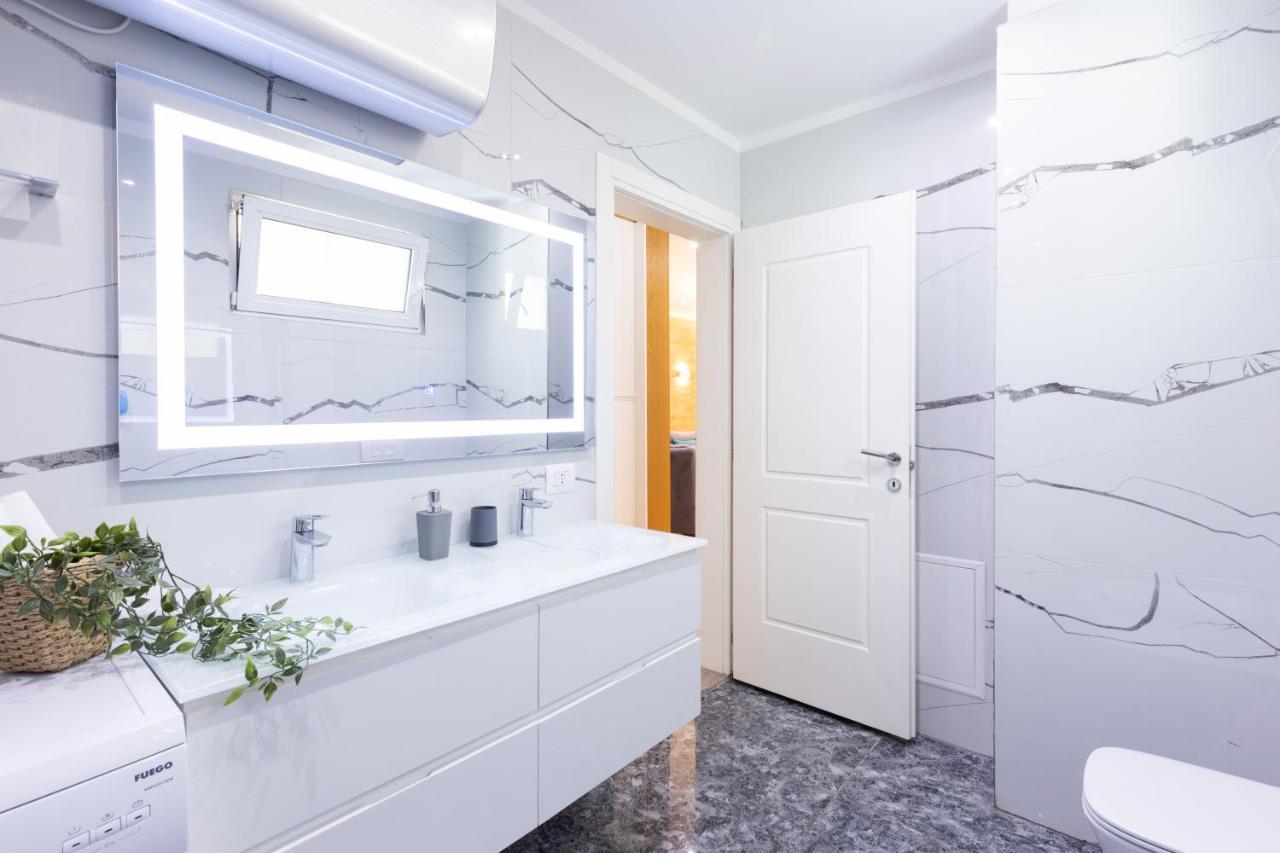Exclusive 2 Bedrooms Apartment Tirana Esterno foto