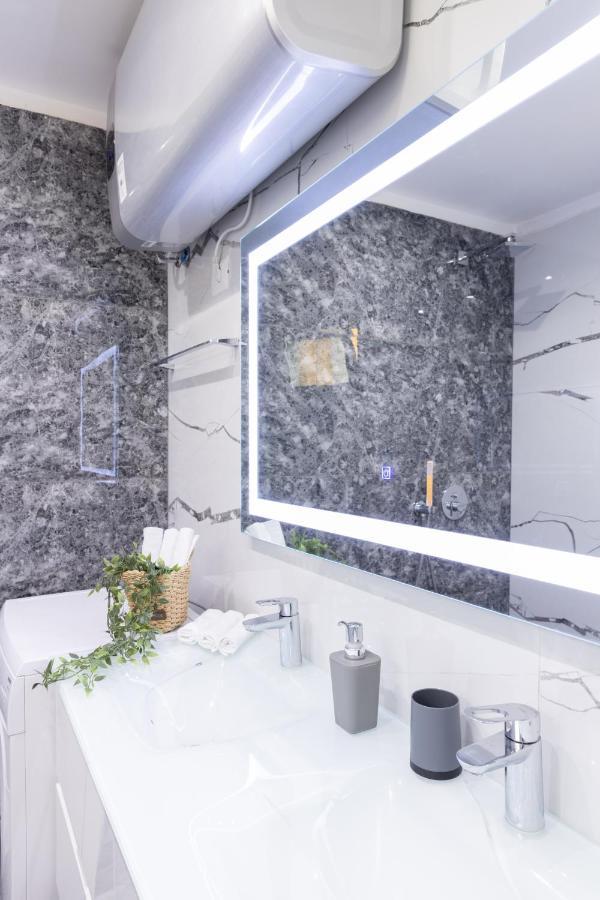 Exclusive 2 Bedrooms Apartment Tirana Esterno foto